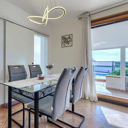 Nena By Interhome * פולה
