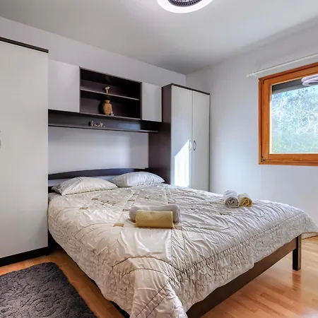 Nena By Interhome * פולה