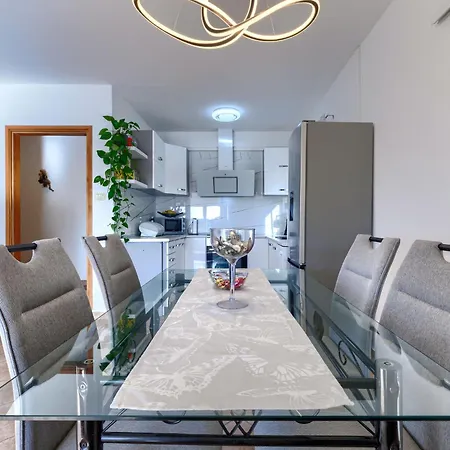 בית נופש Nena By Interhome
