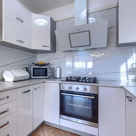Nena By Interhome * פולה