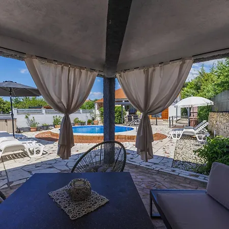 בית נופש Nena By Interhome *